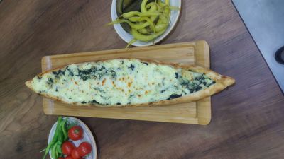 Ispanaklı 4 Peynirli Pide (Açık)