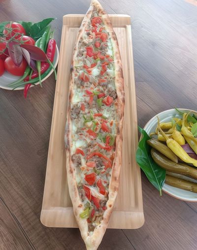 Kıymalı Kaşarlı Domatesli Biberli Pide (Açık)