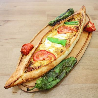 Kıymalı Yumurtalı Pide