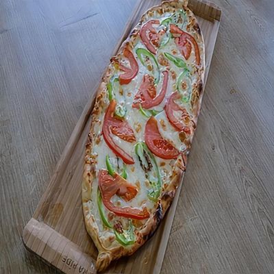 Kaşarlı Domatesli Biberli Pide