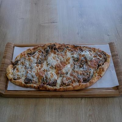 Kavurmalı Kaşarlı Pide