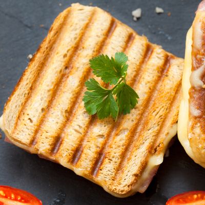 Jumbo Sucuklu Kaşarlı Tost