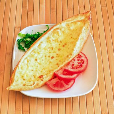 Tavuklu Kaşarlı Pide