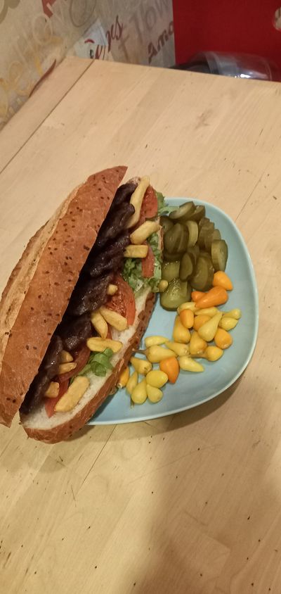 Tam Ekmek Arası Izgara Köfte