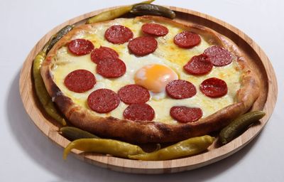 Soslu Kaşarlı Sucuklu Pide (Yuvarlak)