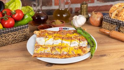 Kıymalı Yumurtalı Pide