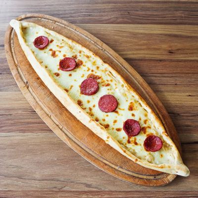 Sucuklu Kaşarlı Pide