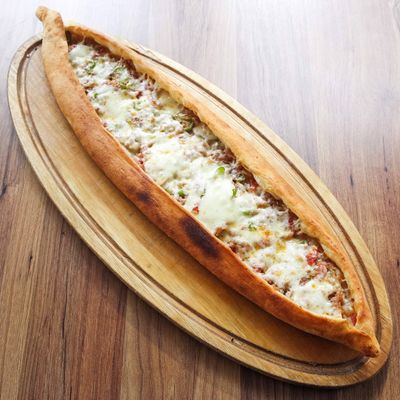 Kıymalı Kaşarlı Pide