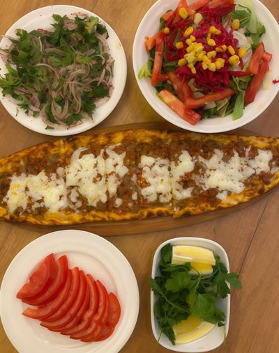 Kıymalı Kaşarlı Pide