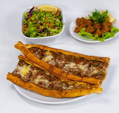 Kuşbaşılı Kaşarlı Pide