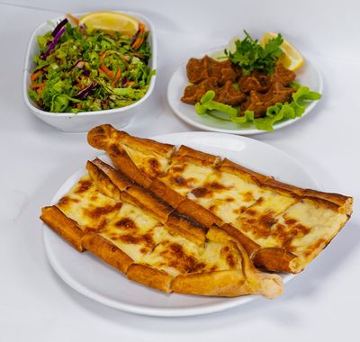 Sucuklu Kaşarlı Pide