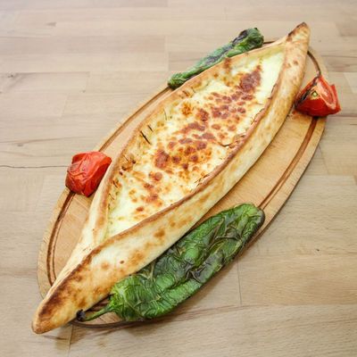 Kıymalı Kaşarlı Pide