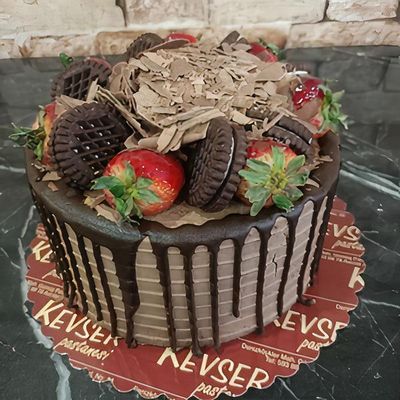 Çilekli Pasta (4 Kişilik)