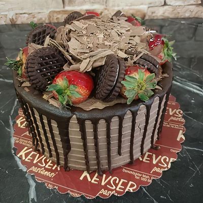 Çilekli Pasta (8 Kişilik)