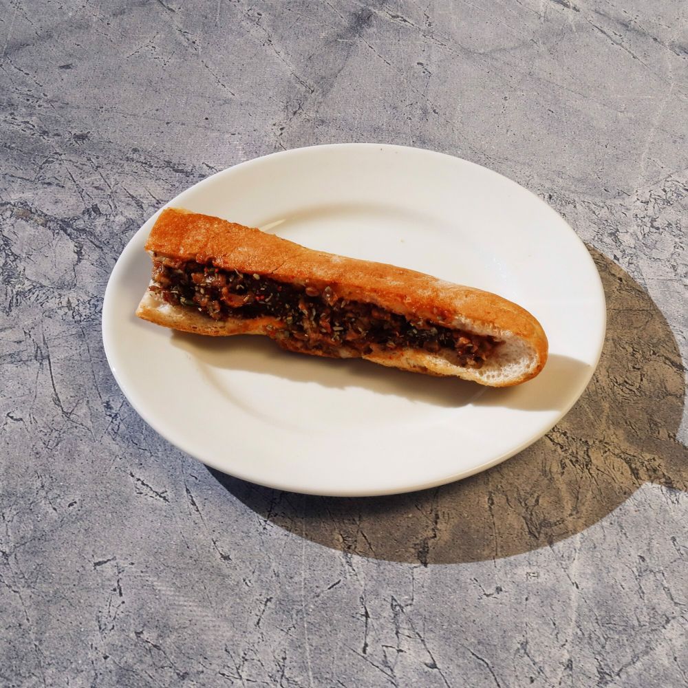 Çeyrek Ekmek Arası Közde Kuzu Kokoreç