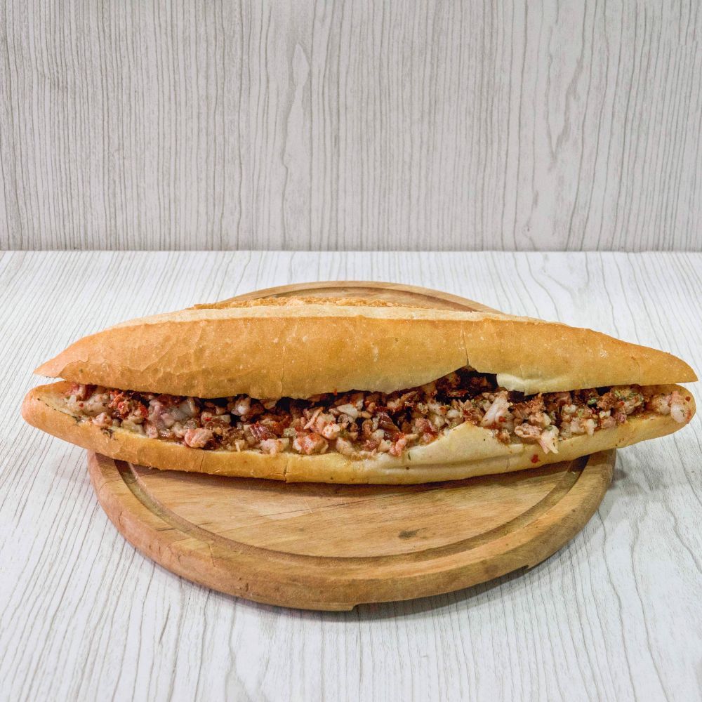 Tam Ekmek Arası Közde Kuzu Kokoreç