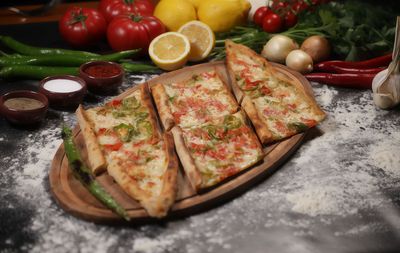 Sebzeli Kaşarlı Pide