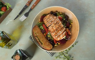 Izgara Tavuklu Salata