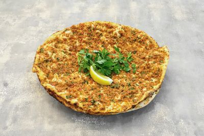 İKİ Lahmacun