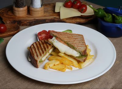 Beyaz Peynirli Tost