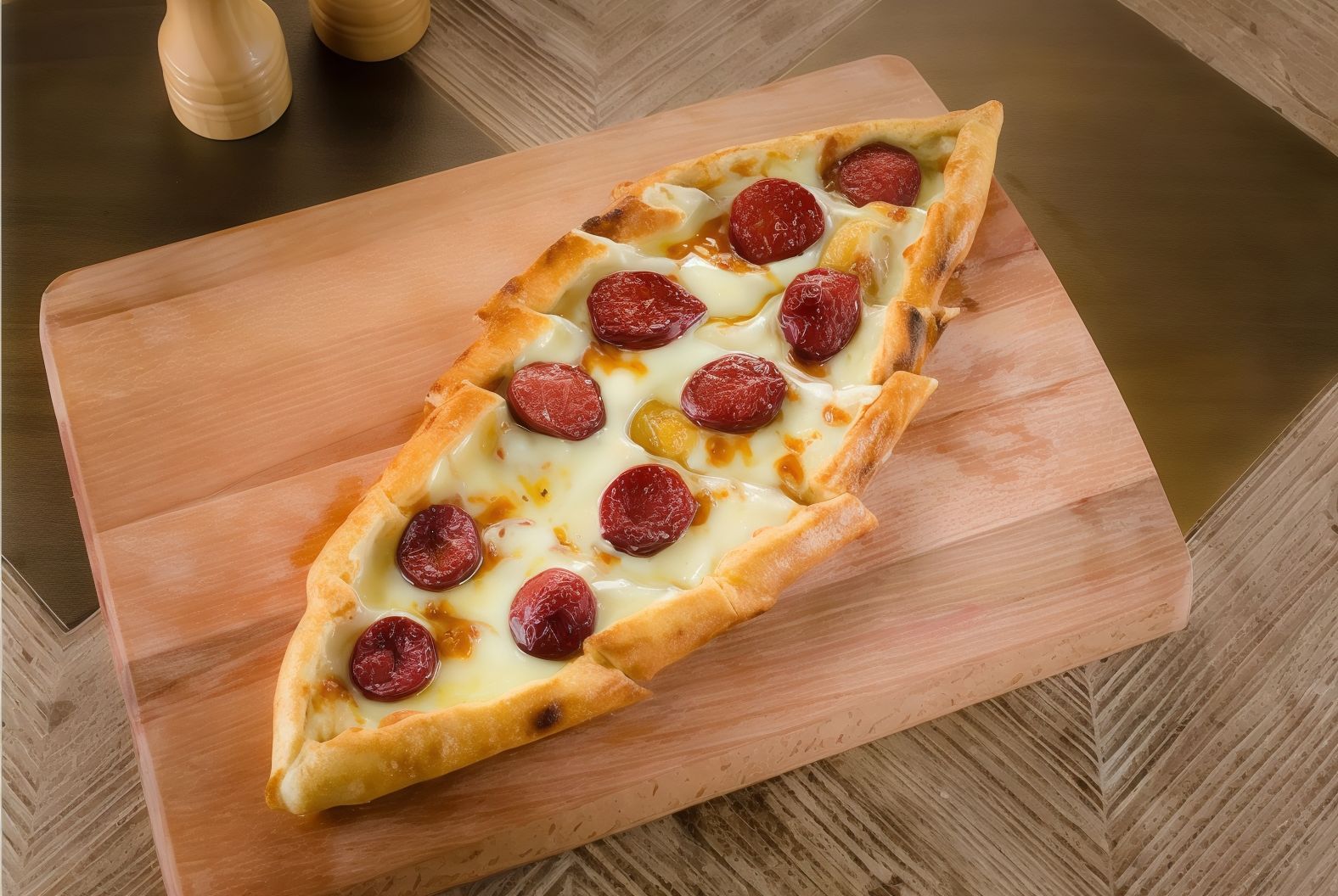 Sucuklu Kaşarlı Pide