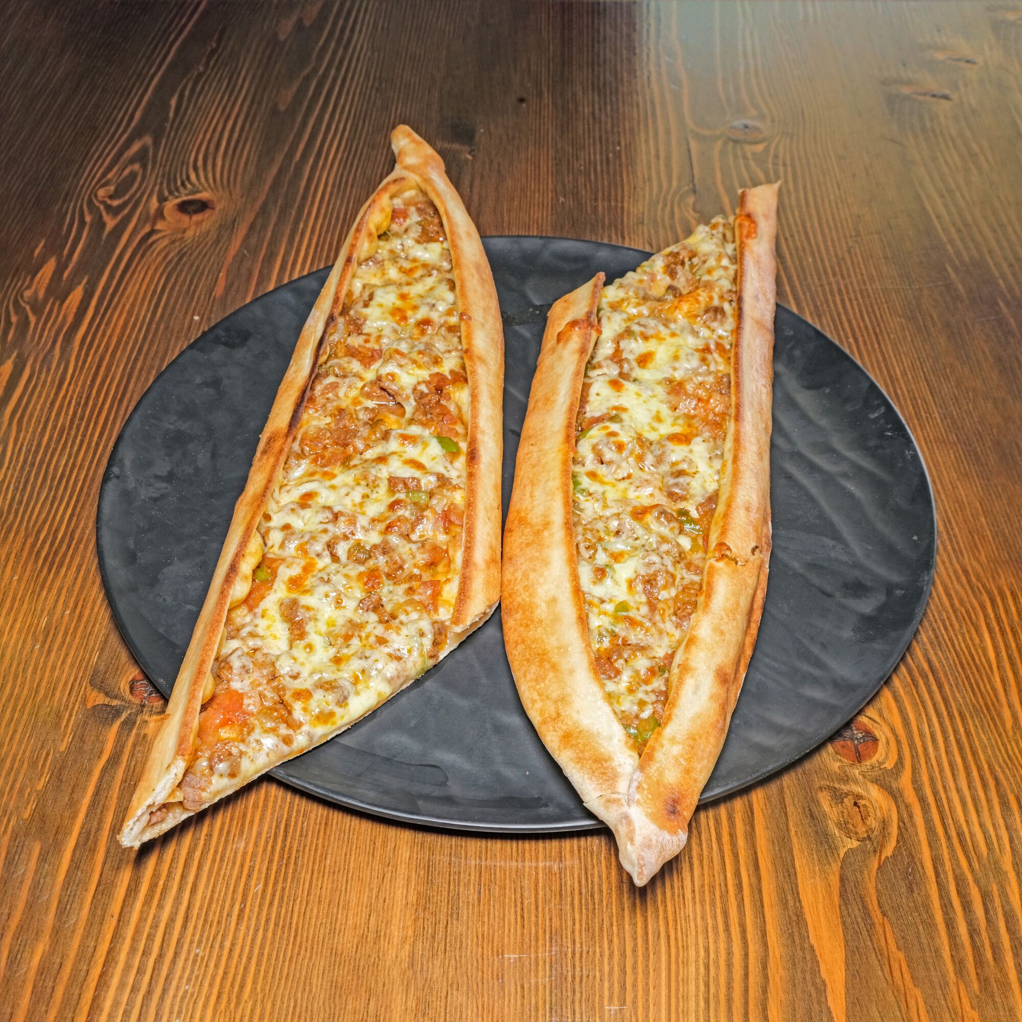 Kuşbaşılı Kaşarlı Pide