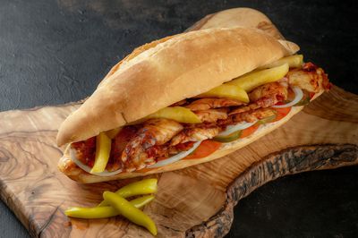 Yarım Ekmek Arası Etibol Tavuk Döner