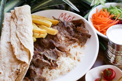 Pilav Üstü Tereyağlı Közde Döner