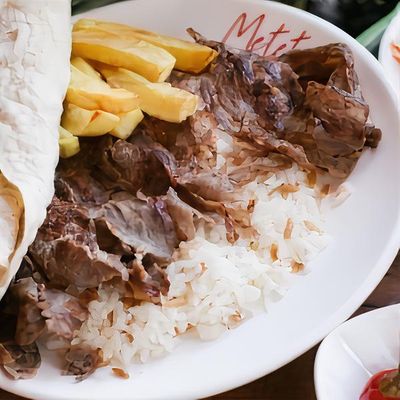 Pilav Üstü Közde Et Döner