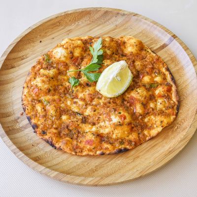 Kaşarlı Fındık Lahmacun