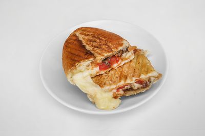 Kavurmalı Kaşarlı Tost