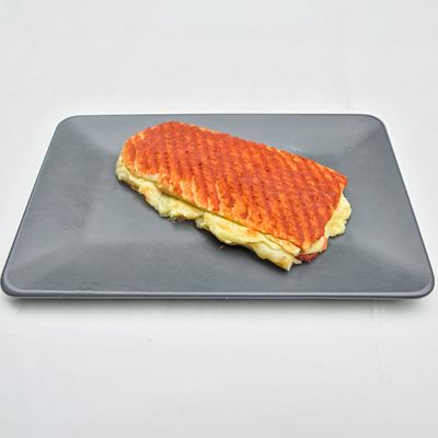 Sucuklu Kaşarlı Amerikan Salatalı Tost