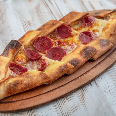 Sucuklu Yumurtalı Pide