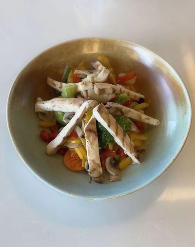 Izgara Tavuk & Karışık Mevsim Sebzeleri Salatası