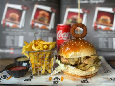 Chicken Garlic Mushroom Cheeseburger Menü