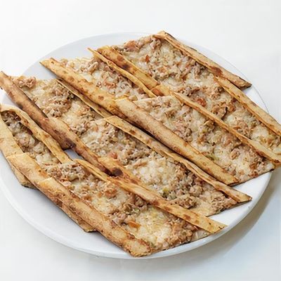 Kuşbaşılı Kaşarlı Pide