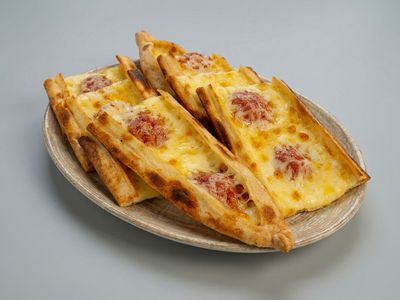 Sucuklu Kaşarlı Pide