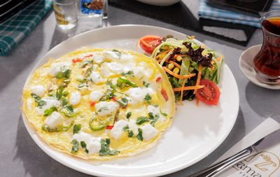 Otlu Beyaz Peynirli Omlet