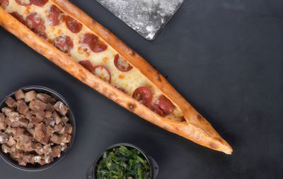 Sucuklu Kaşarlı Pide