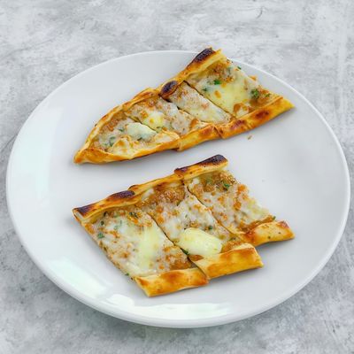 Kıymalı Kaşarlı Pide
