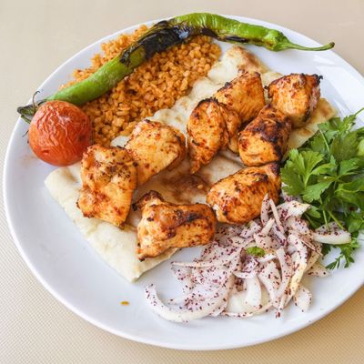 Beğendi Yatağında Tavuk Şiş