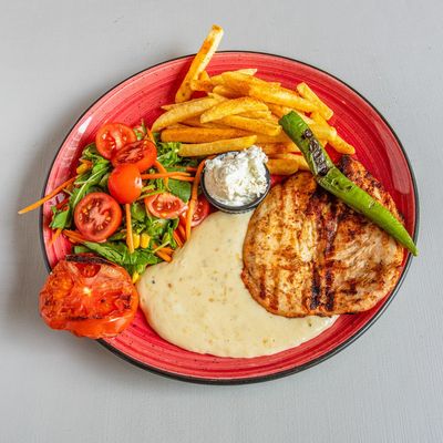 Beğendi Yatağında Izgara Tavukgöğsü