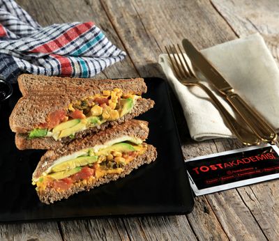Avokadolu Tost