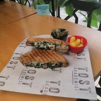 Ispanaklı Mantarlı Tost