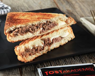 Kavurma Kaşarlı Tost