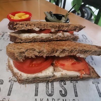Beyaz Peynirli Tost