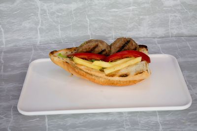 Çeyrek Ekmek Arası Izgara Köfte