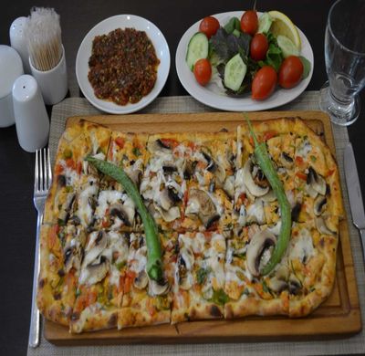 Mantarlı Kaşarlı Pide