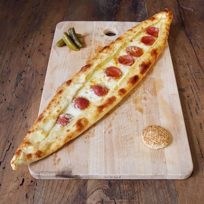 Mantarlı Kaşarlı Sucuklu Pide