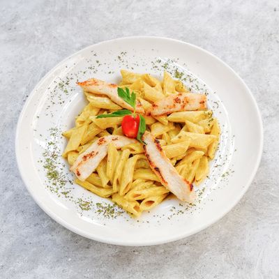 Köri Soslu Tavuklu Penne